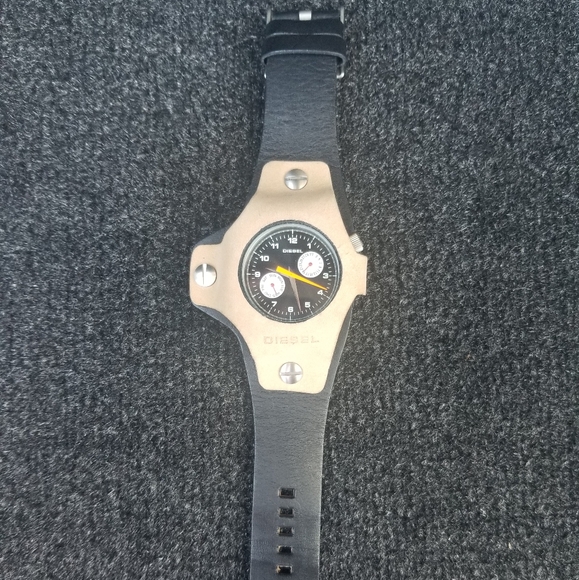 ***SOLD*** DIESEL Watch DZ-7040 [Like new; needs new battery] - Picture 6 of 13